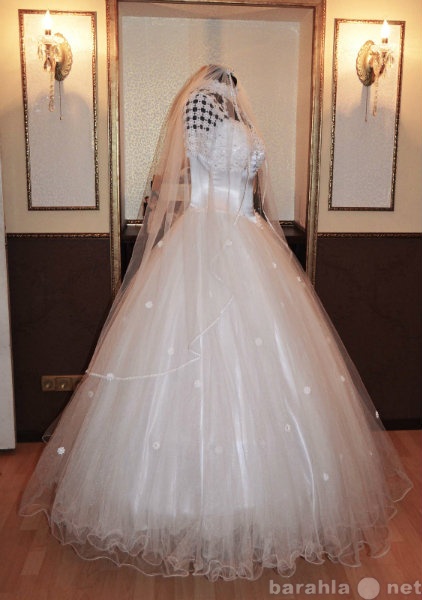 Продам: Свадебное платье 44р + фата