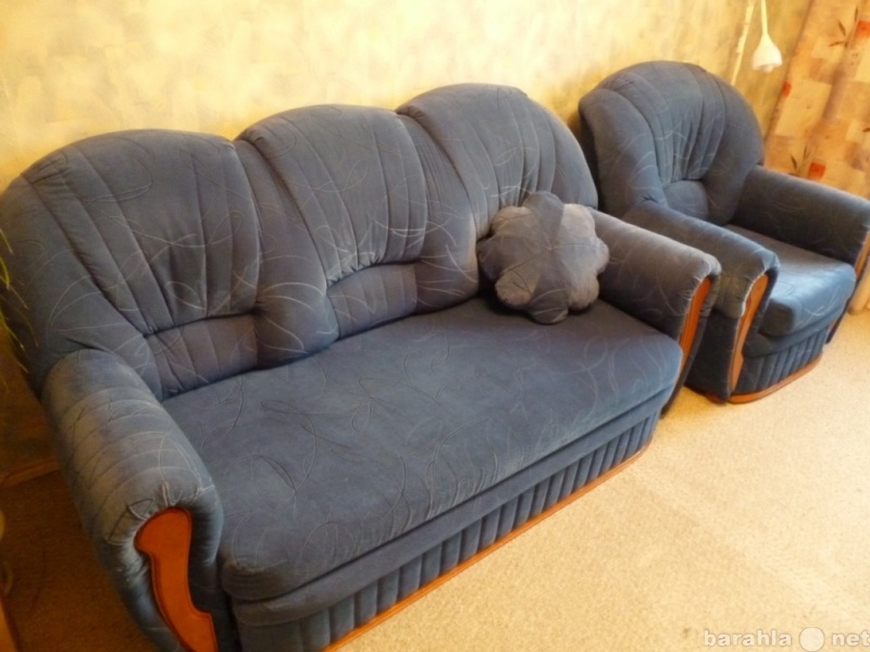 Продам: диван-кровать и 2 кресла