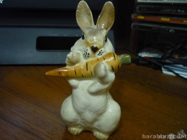 Продам: Фарфоровая статуэтка "Заяц с морков