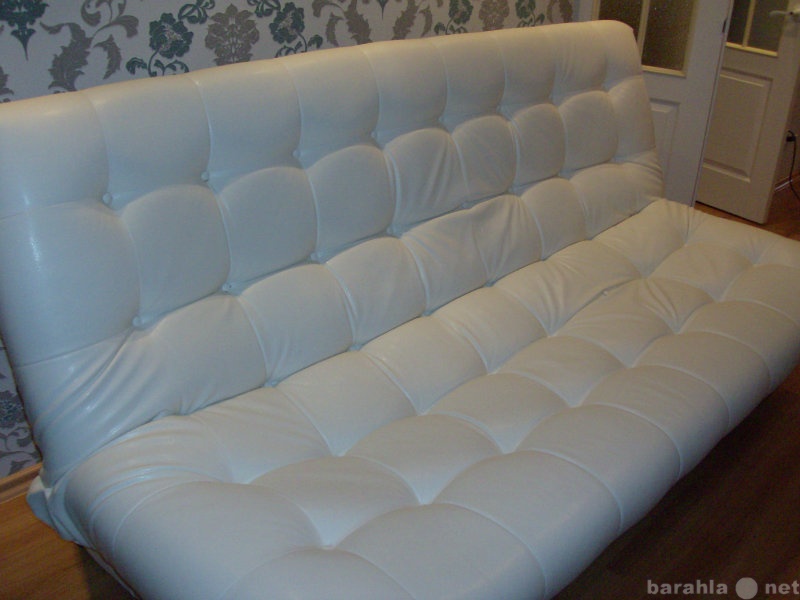 Продам: диван раскладной и кресло, белый кожзам