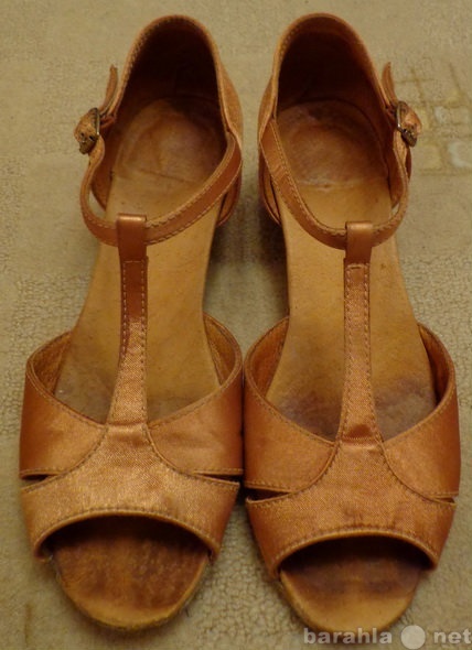 Продам: Бальные туфли на девочку 21.5 размер
