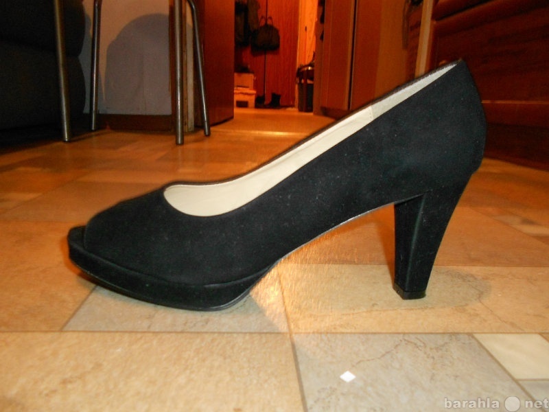Продам: Замшевые туфли 41 размера на широкую ног