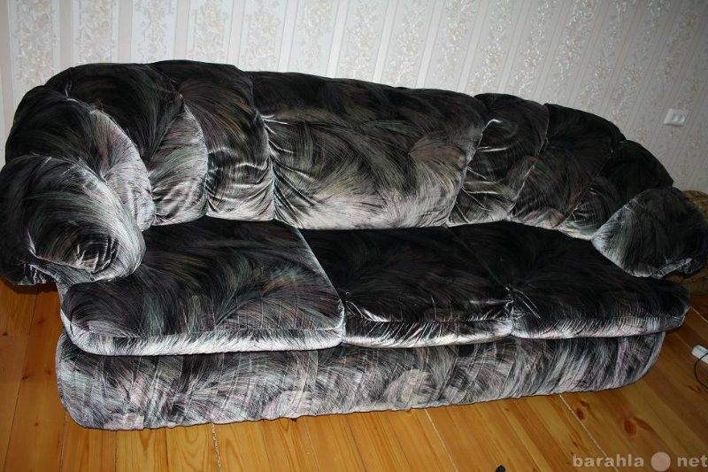Продам: Комплект из двух диванов и кресло