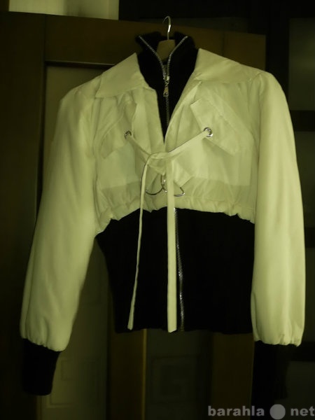 Продам: Женская куртка цвет белая с черным в ком