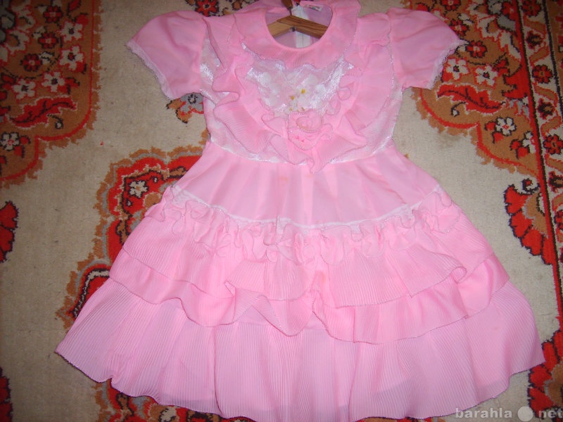 Продам: Платье розовое на девочку