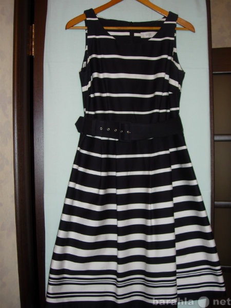 Продам: Платье в черно-белую полоску р. 46