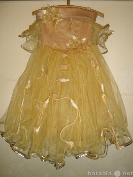 Продам: нарядное золотое платье с туфельками