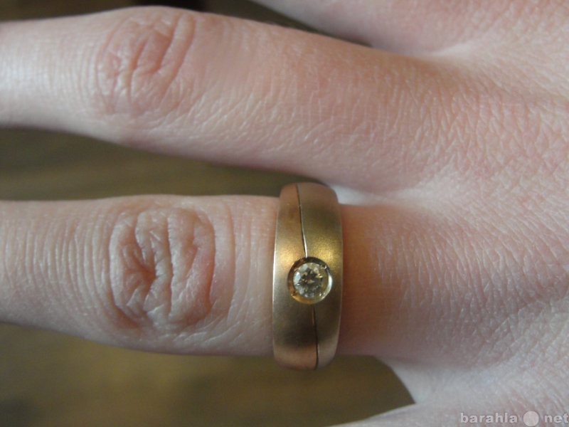 Продам: кольцо с бриллиантом