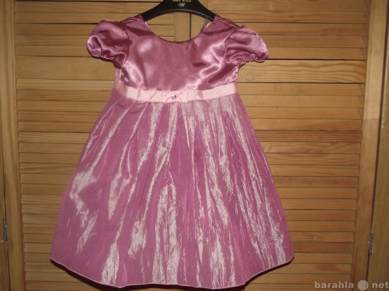 Продам: Платье нарядное для девочки