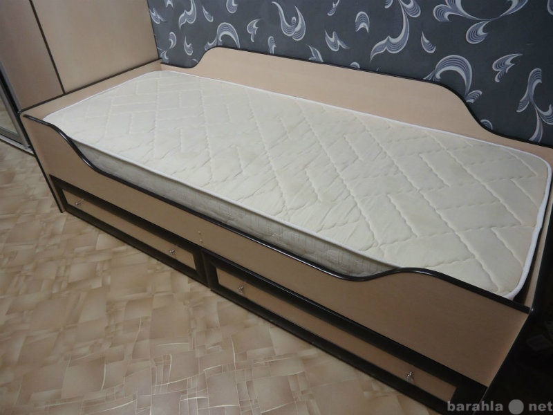 Продам: Кровать с ортопедическим матрацем