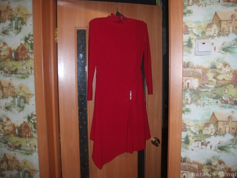 Продам: Продам платье Красного цвета 44-48