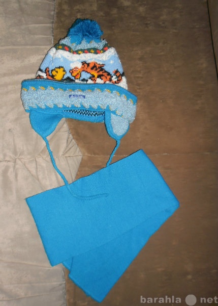 Продам: голубую шапку вязанную и шарф