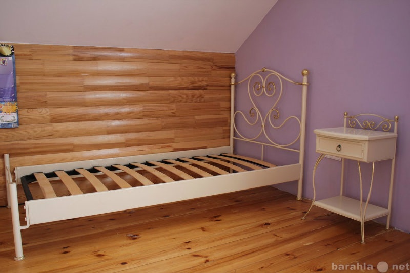 Продам: кровать, тумба и карниз для штор