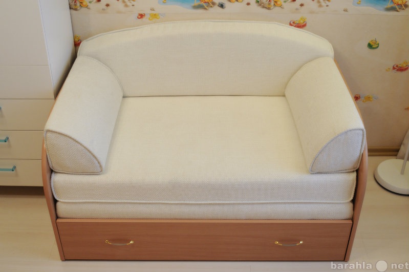 Продам: Продаю диван. Диван-кровать.