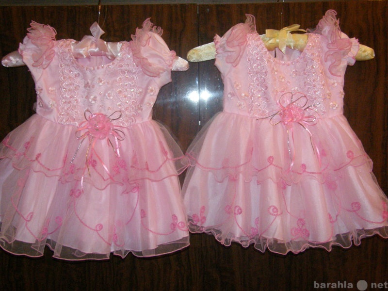 Продам: шикарные платья для близняшек