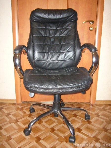 Продам: Кожаное кресло офисное