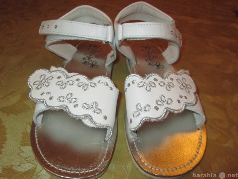 Продам: новые кожаные сандалии на девочку