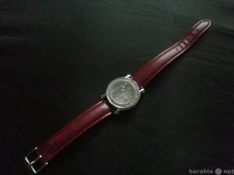 Продам: часы женские с логотипом "AVON&quot