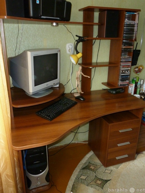 Продам: угловой компьютерный стол