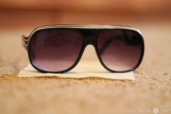Продам: Черные солнцезащитные очки с полосками