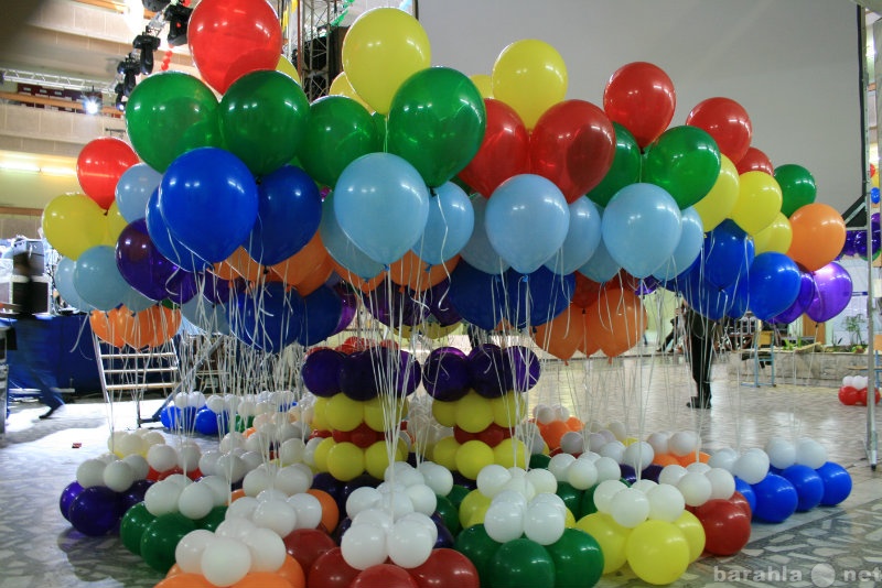 Где купить шарики с гелием. Цветные шары в потолок. Воздушные шары Смоленск. Организация праздников с шарами. Шарики для фирмы праздник.