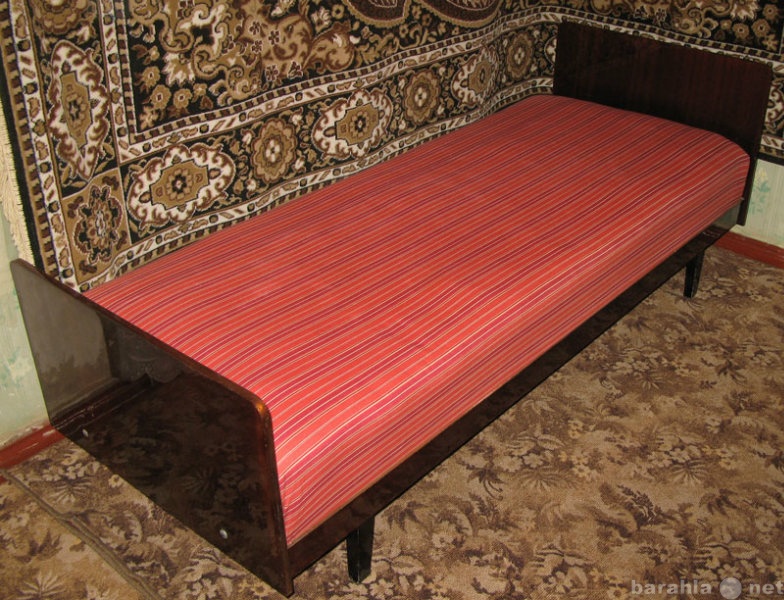 Авито кровать односпальная б у. Старая кровать. Советская кровать деревянная. Старая Советская кровать. Кровать односпальная Советская.