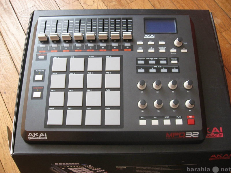 Продам: MIDI-контроллер AKAI MPD32