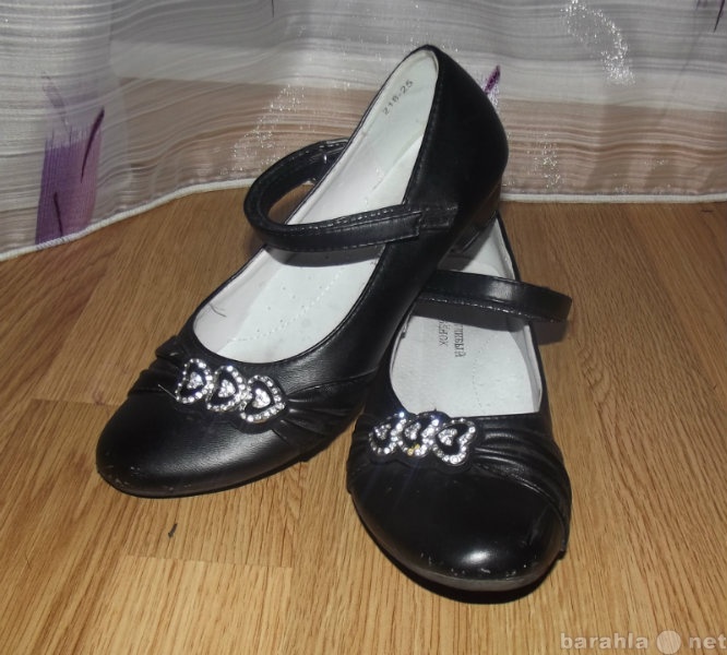 Продам: продам туфли черного цвета со стразами