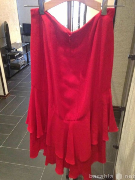 Продам: продам юбку Valentino