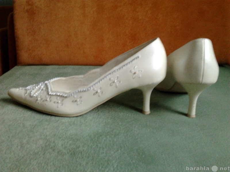 Продам: Женские свадебные туфли