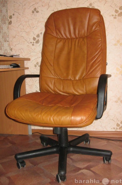 Продам: Кресло руководителя компьютерное