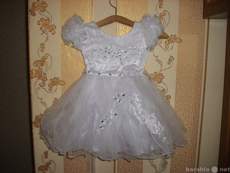 Продам: Платье на девочку 3-4 года.