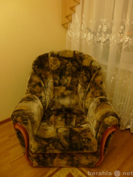 Продам: Диван и два кресла в хорошем состоянии