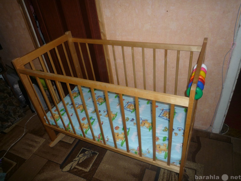 Продам: Детская кроватка-качалка с игрушкой