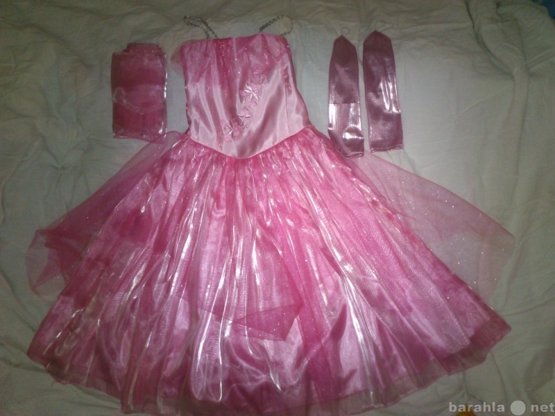 Продам: Нарядное платье с подъюбником на 6-8 лет