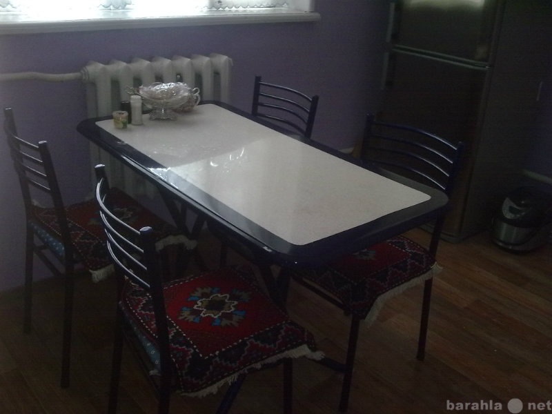 Продам: стол со стульями кухонный