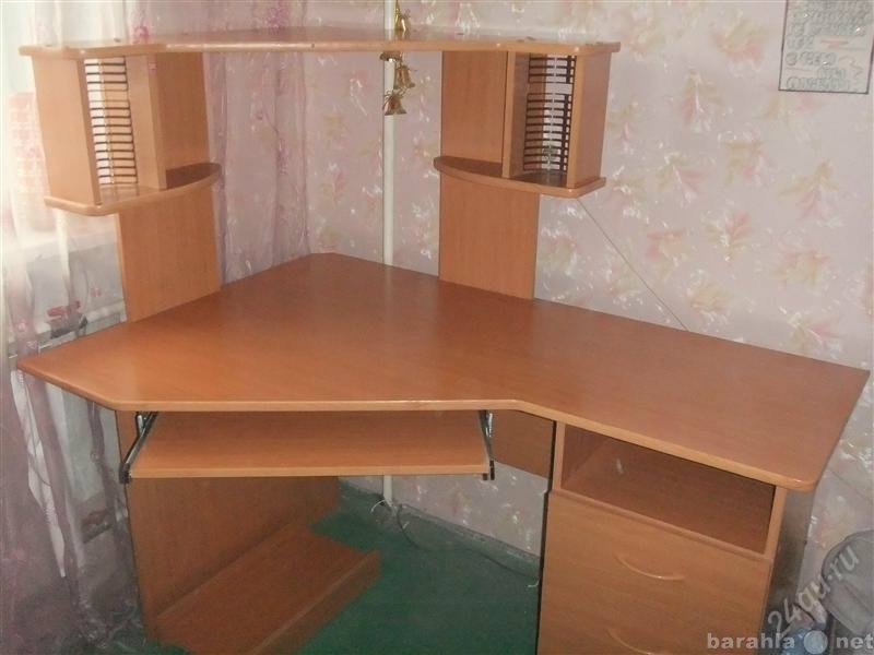 Продам: Компьютерный стол,большой, угловой!