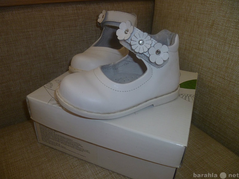 Продам: туфли детские белоснежные