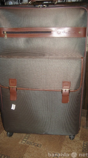 Продам: Большой чемодан