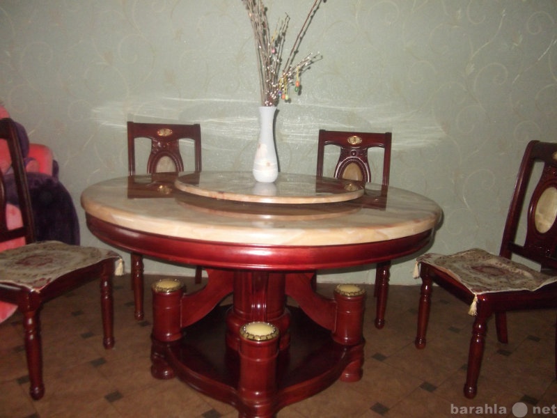 Продам: стол и 4 стула