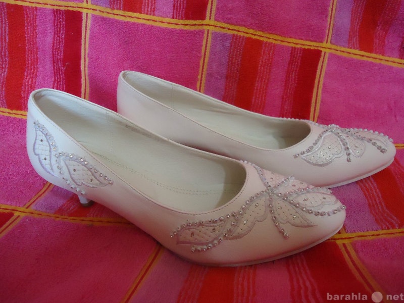 Продам: Туфли женские свадебные