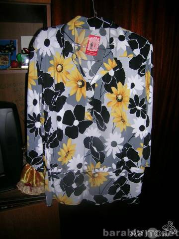 Продам: Блуза 62 размера новая с цветами
