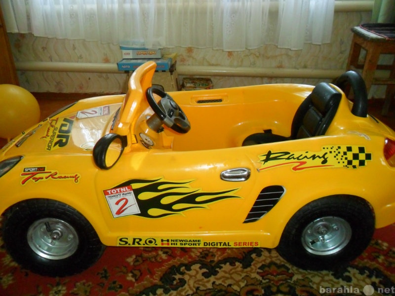 Продам: Детская машина с педалью управления