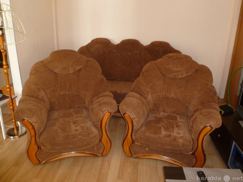 Продам: мягкая мебель- два кресла и диван