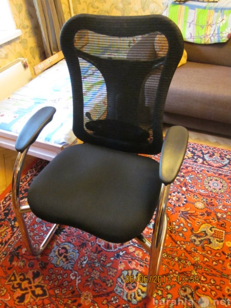 Продам: Офисный стул (кресло)