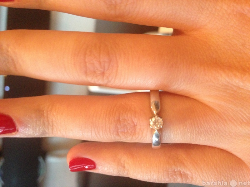 Продам: кольцо из белого золота с бриллиантом