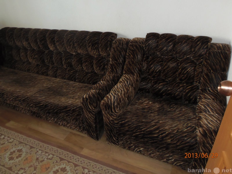 Продам: комплект: диван и 2 кресла