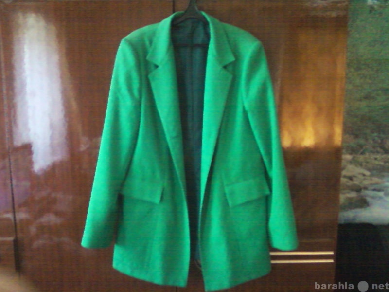 Продам: Зеленый костюм в отличном состоянии