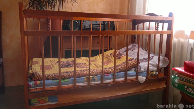 Продам: Кроватка детская в комплекте с матрацем