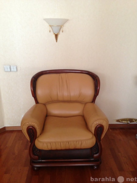 Продам: Два двухместных дивана и кресло